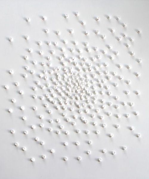 « Spray caps » de Christophe Goutal, Arte povera ou arte demago ?